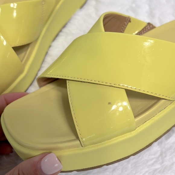 Ugg Emily Platform Slide Sandal size 6 - Picture 11 of 11